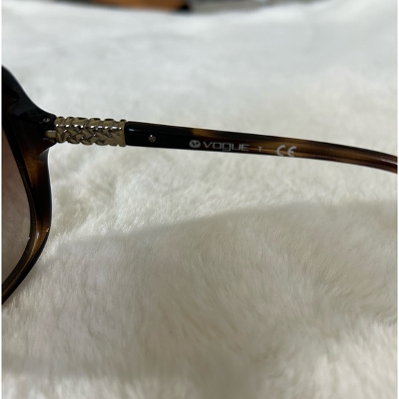 Vintage Authentic Vogue Brown Glasses
No scratches, good condition. - Picture 6 of 10